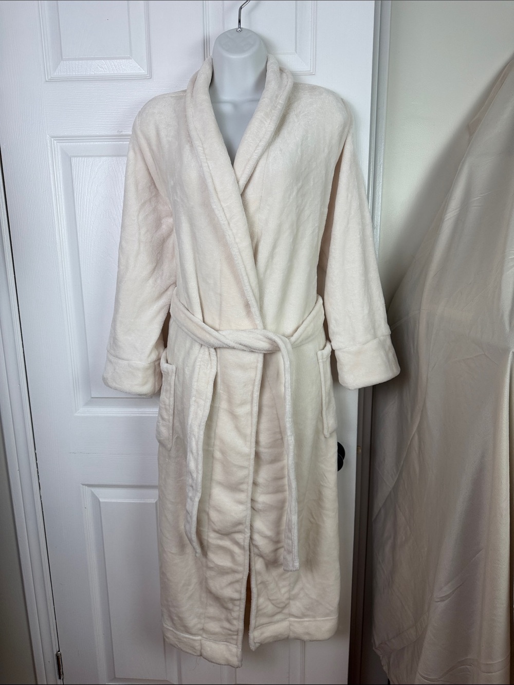 Soma women’s cream coloured bathrobe housecoat size s/m. New with tags